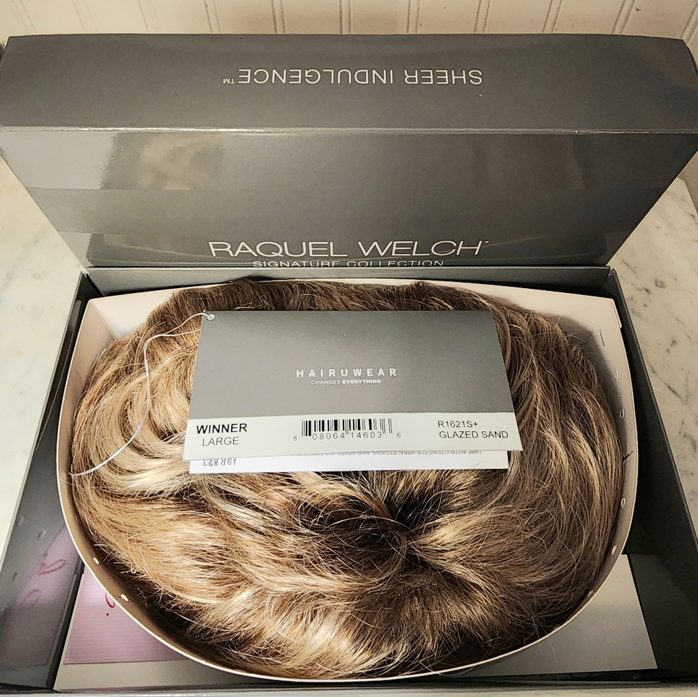 Raquel Welch Wig -Winner- sz Large in Glazed Sand + R1621S
